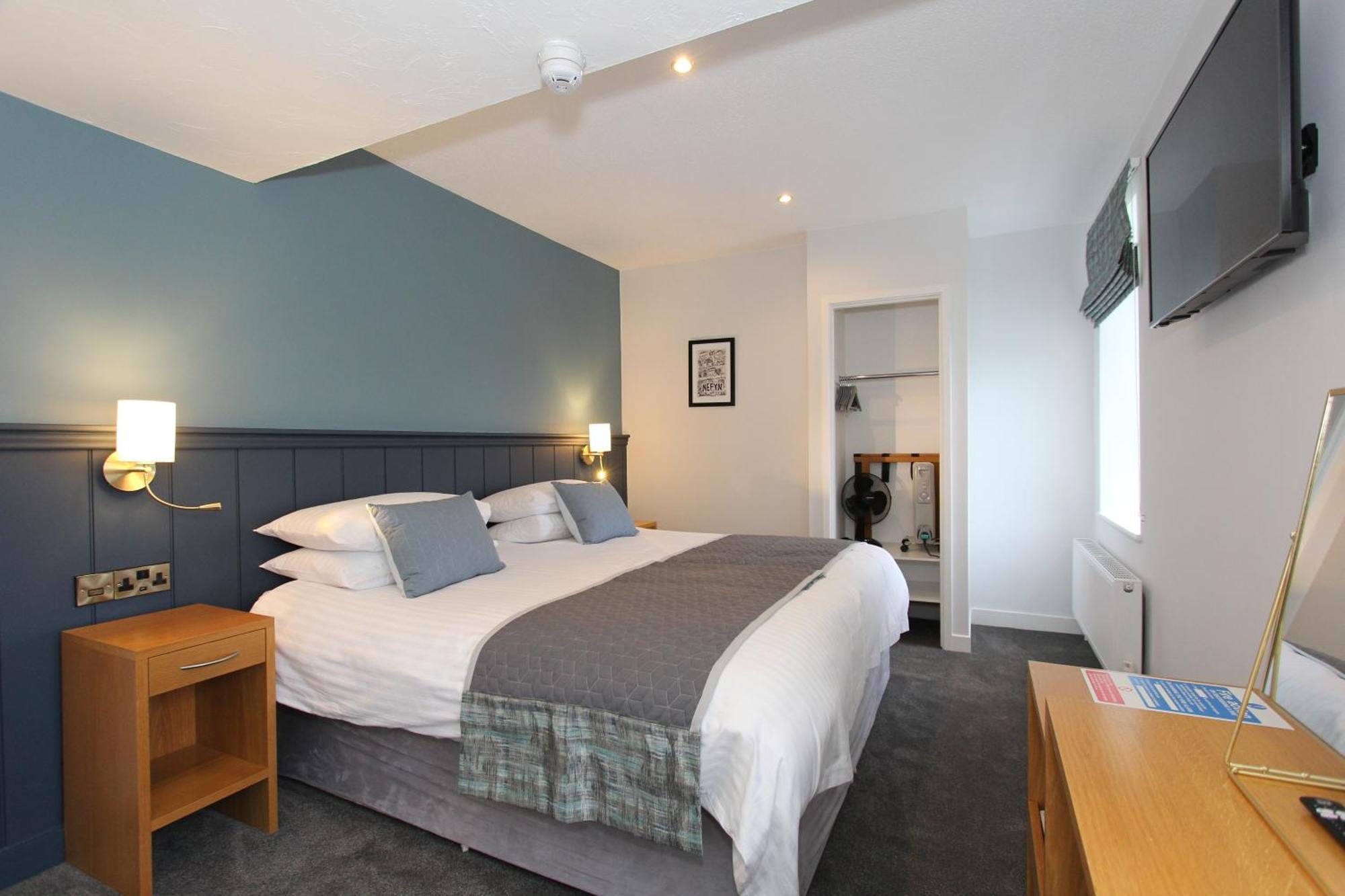 Gwesty Nanhoron Arms Hotel Nefyn Exterior photo